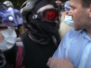 "Wsparcie dla hitlerowca". Dziennikarz GW o wsparciu dla zaatakowanego przez lewackich bojówkarzy Posobca