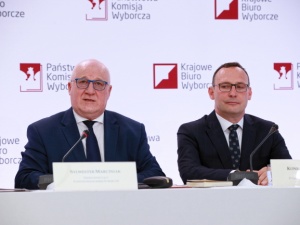 Rekordowa frekwencja, kolejki do lokali i dwóch nietrzeźwych przewodniczący komisji wyborczej