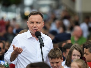 "Prywatna stacja Trzaskowskiego chce sobie organizować debatę". Ostre słowa Andrzeja Dudy