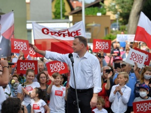 "Polityka napychania kieszeni salonowi, tzw. »warszawce«". Ostre słowa Andrzeja Dudy