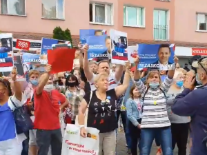 [Wideo] "Polska tęczowa vs biało-czerwona". Zwolennicy Trzaskowskiego zakłócają wiec PAD-a w Stargardzie
