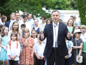 Prezydent chce zmian w Prawie oświatowym. "Działalność organizacji w szkołach wymaga zgody rodziców"