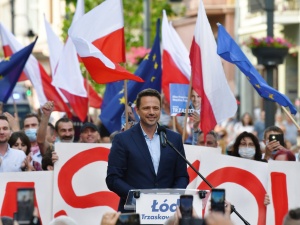 Trzaskowski wyjawił co sądzi o adopcji dzieci przez pary jednopłciowe