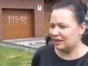 [video] Obraźliwe napisy na elewacjach, przebite opony, podpalone zabudowania. Za poparcie PAD