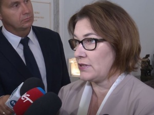 "Pani Ambasador, nie wie Pani tego?". Beata Mazurek mocno odpowiada Mosbacher