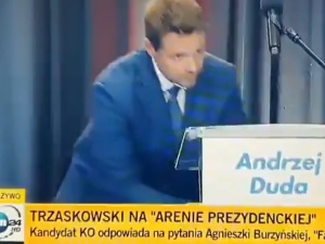 Wiodące media o "podaniu wody dziennikarce przez Trzaskowskiego" - "Ta woda tam na Dudę czekała czy jak?"