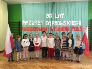 Jarasz: Zabrze.Z okazji 90. rocznicy ustanowienia hymnu Polski, odśpiewano go uroczyście w wielu szkołach