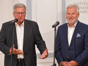 A to niespodzianka. Kwaśniewski i Komorowski poparli Trzaskowskiego: "Duda gwałcił konstytucję"