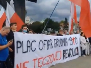 [video] "Plac Ofiar Grudnia 1970. Nie tęczowej rewolucji". "Powitanie" Trzaskowskiego w Szczecinie