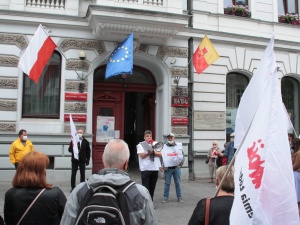 Solidarność pikietowała przed łódzkim urzędem miasta