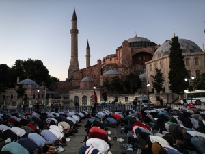 Turcja: Hagia Sophia ponownie stała się meczetem. Erdogan podpisał dekret