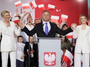 "Podajmy sobie ręce". Andrzej Duda zaprasza Rafała Trzaskowskiego z Małżonką do Pałacu Prezydenckiego