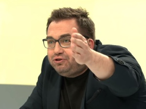 "Jak następnym razem będę na spotkaniu z Twoimi szefami w Monachium..." Węglarczyk grozi internaucie