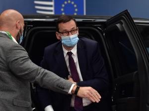 Negocjacje w Brukseli. Premier Morawiecki spotkał się z V4. Wieczorem spotka się z Merkel i Macronem