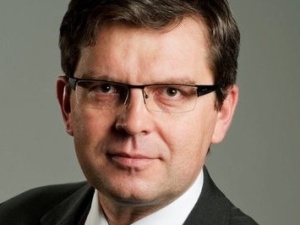 [Wideo] Czy PO popiera powiązanie budżetu UE z praworządnością? Mętna odpowiedź posła...