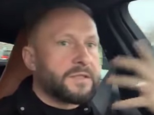 „Czy ktoś ogląda cyrk jaki #kur*****...". Nie zgadniecie kto wrócił na Twittera by bronić Sławomira N.