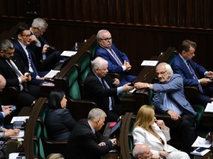 Sejm uchwalił ustawę o ochronie zdrowia w epidemii. Jedna z poprawek wzbudza wiele kontrowersji