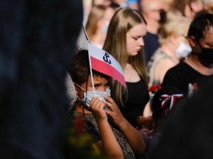 "Osoby zostały wyniesione". Próbowali zakłócić Marsz Powstania Warszawskiego
