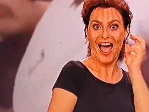 [video] "Pani od języka migowego skradła całe show". (Nie)zakazane piosenki