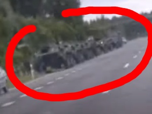 [video] Rosyjskie media: Kolumna białoruskich wozów pancernych zmierza w kierunku granicy z Rosją