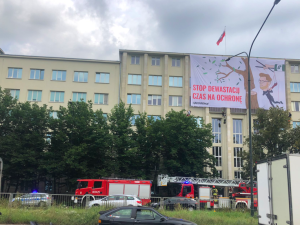​​​​​​​Warszawa: Greenpeace protestuje na gmachu Ministerstwa Środowiska. Na miejscu jest już policja