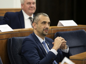 "Działalność skandaliczna i antypaństwowa". Wicemarszałek Senatu komentuje decyzję KO