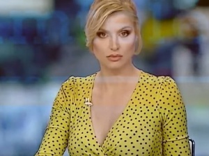Dziennikarka TVP Info w odpowiedzi na hejt: Tak, mam biust. A do tego śmiem być dziennikarką!