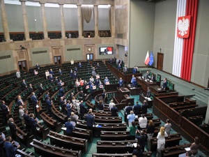 Zarobki posłów wzrosną o ponad 40 proc.? PiS i opozycja zgodni jak nigdy. Jeden klub przeciw