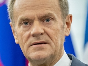 Projekt podwyżek dla posłów w Sejmie. Tusk zabrał głos