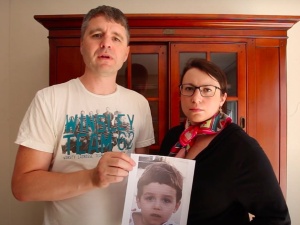 Warszawa: Ojciec, który uciekł z Holandii z żoną i chorym synem został wypuszczony na wolność