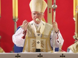 Abp Marek Jędraszewski: Zmaganie między „Niewiastą obleczoną w słońce”, a wielkim smokiem trwa