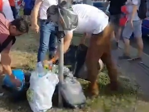 [video] I nie rabują sklepów? Protestujący Białorusini na demonstracjach sami zbierają śmieci