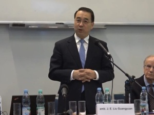 Amb. Chin: "Grupka amerykańskich polityków bezskutecznie próbuje nastawić społeczność przeciw Chinom"