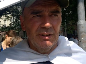 Zygmunt Poziomka: Pani [w tęczowej sukience] zapytała czy może się przytulić...