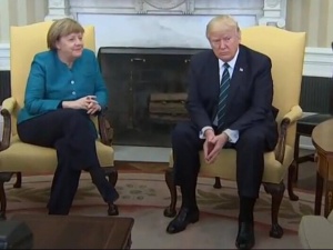 Długi cień Kaczyńskiego zawisł nad spotkaniem Trump-Merkel, czyli prasa niemiecka w szponach obsesji