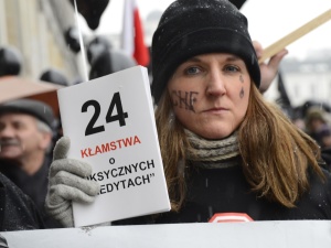 Banki wynajmują ciężarówki, żeby dostarczyć akta do śledztwa w sprawie frankowiczów