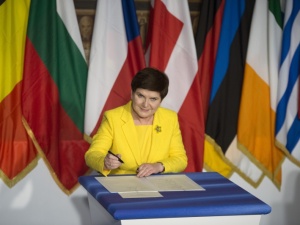 Scheuring-Wielgus apeluje‏: Odczepcie się od koloru żakietu premier Szydło!