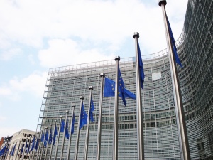 Komisja Europejska zablokuje podatek handlowy? Dla KE to niedozwolona pomoc publiczna