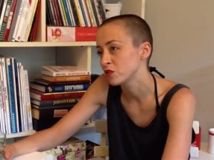 Natalia Przybysz, która usunęła dziecko, bo miała za małe mieszkanie, została "Superbohaterką" GW