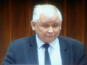 Wotum nieufności. Kaczyński: Ubrał się diabłem w ornat i ogonem na mszę dzwoni
