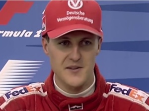 Michael Schumacher nie może chodzić ani stać! "Cały czas jest przykuty do łóżka"