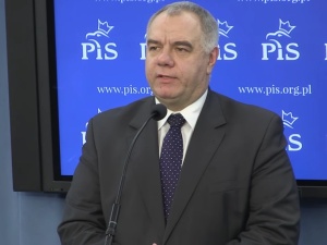 Co z pomnikiem Lecha Kaczyńskiego przed Pałacem Prezydenckim?