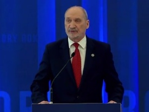 Schetyna: PO złoży wniosek o wotum nieufności dla Macierewicza