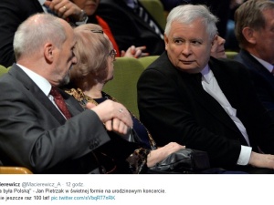 Antoni Macierewicz z żoną, premier Szydło i Jarosław Kaczyński na urodzinowym koncercie Jana Pietrzaka