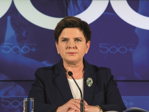 Szydło przynaje: Miałam wątpliwości, ale gdy zobaczyłam show jaki Tusk zrobi w Warszawie, zniknęły