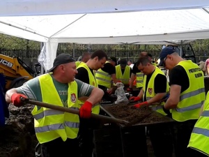 Oniszek: [Video] Łączka, 6. Maj 2017. Przyjeżdżają wolontariusz z całej Polski a nawet z zagranicy