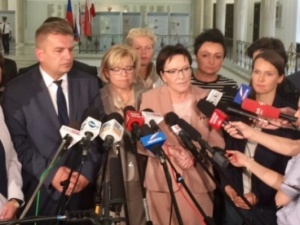 Burzliwa debata ws. in vitro. Mimo sprzeciwu Platformy i Nowoczesnej, projekt trafił do dalszych prac