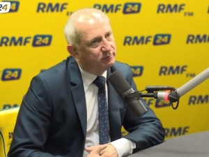 [video] Redaktor Mazurek próbuje wytłumaczyć Neumannowi co oznaczają wspólne mogiły dla rodzin ofiar