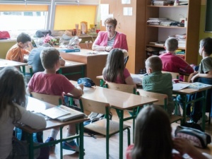 Podwyżki dla nauczycieli od stycznia 2017 roku. Minister Zalewska dotrzyma słowa?