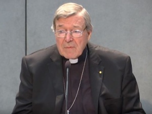 Jeden z najbliższych doradców papieża Franciszka oskarżony o molestowanie